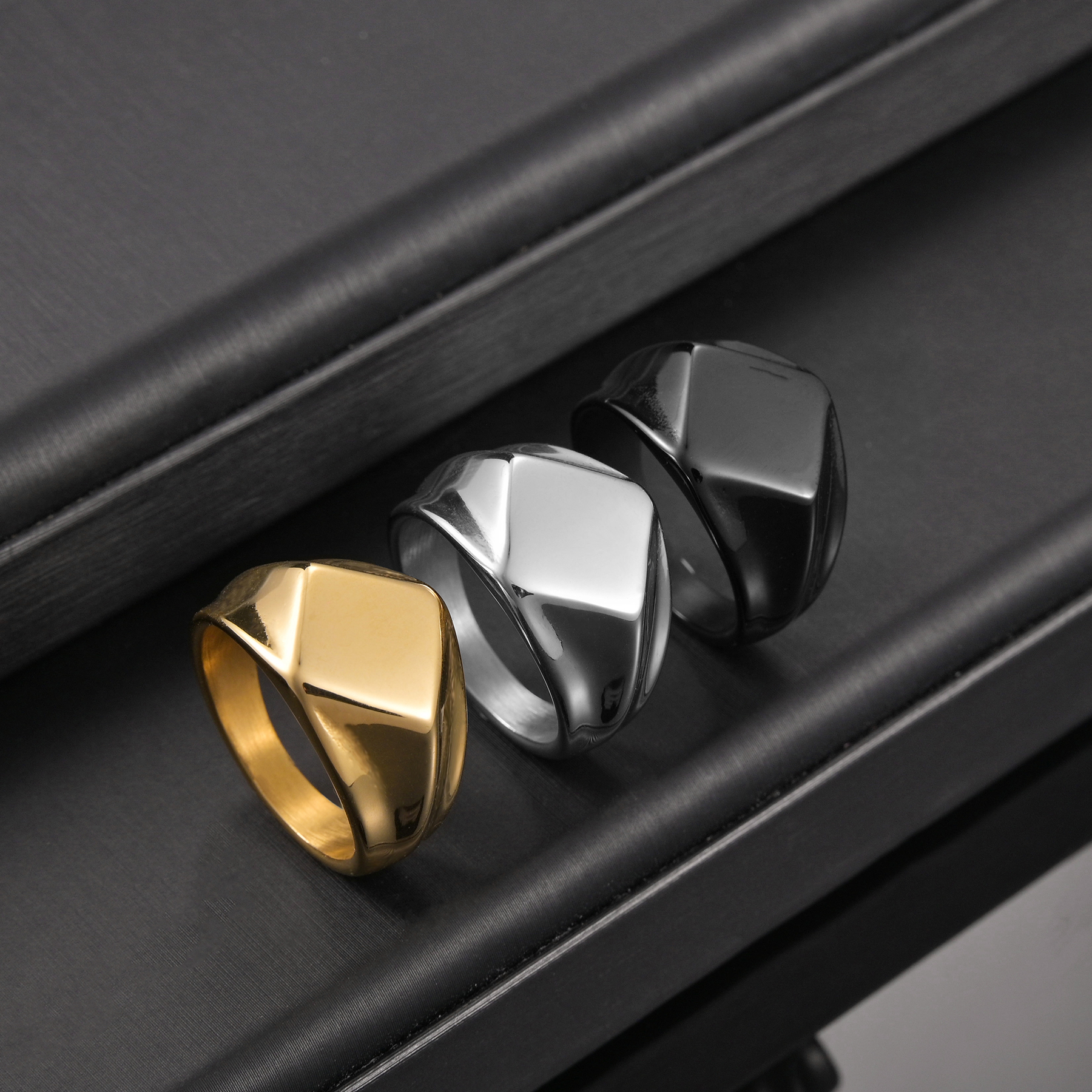 Atoztide Custom Engraved Ring  – обзор и цена Initial Ring Custom