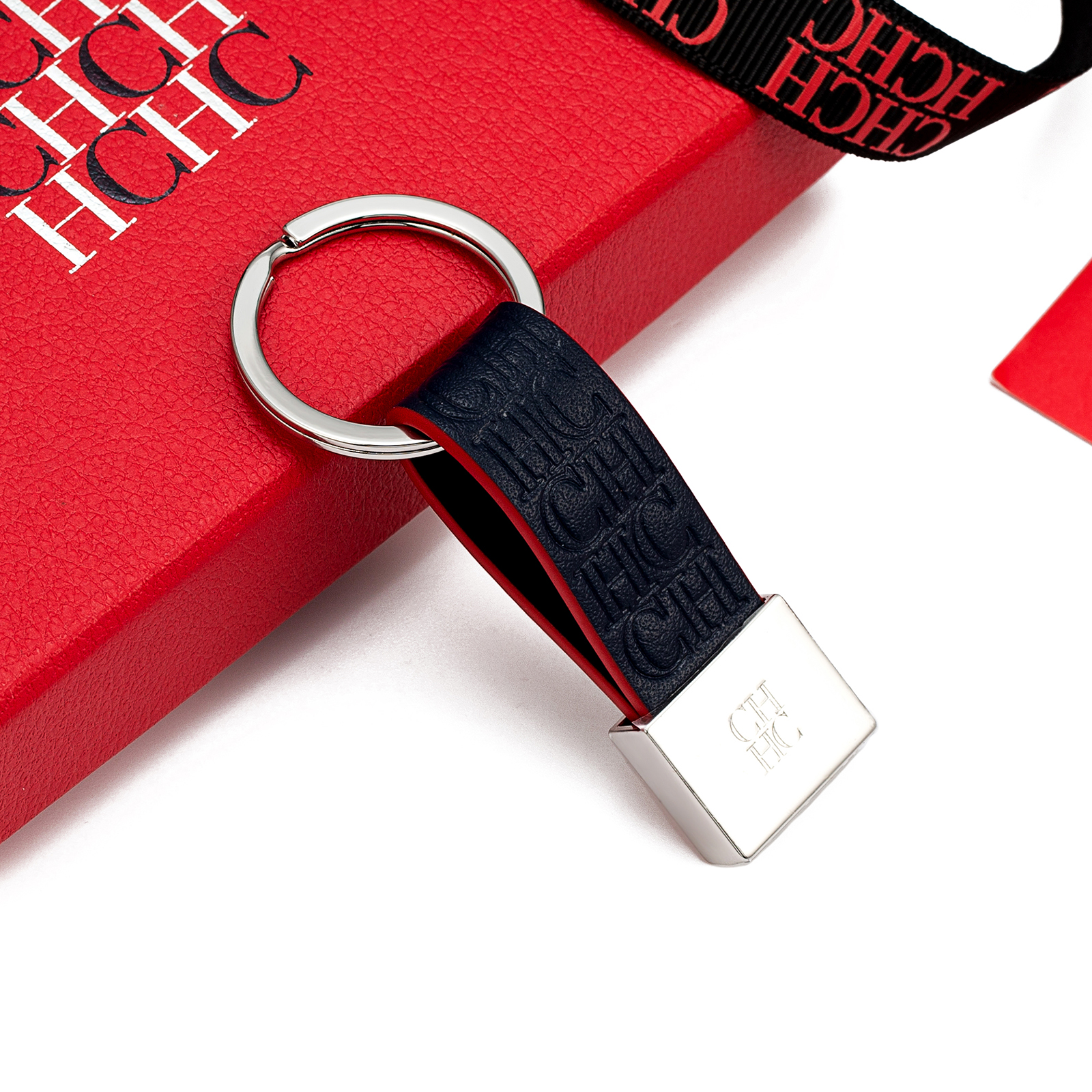 CH Embossed Monogram Leather K – обзор и цена Monogram Keychain Leather