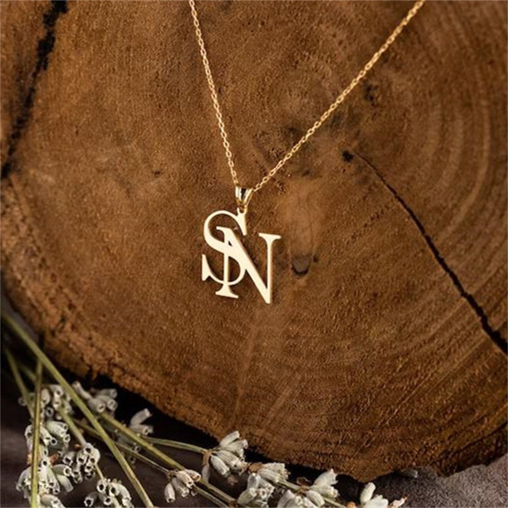 Couples Custom Initial Letter  – обзор и цена Birth Flower Necklace